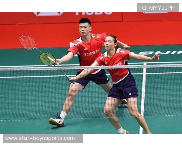 杨秀英回顾羽毛球生涯的辉煌与挑战，展现不屈精神与奋斗历程