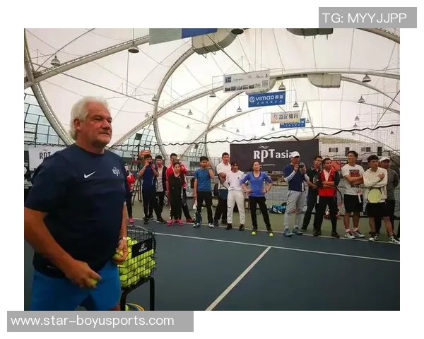 实时新闻上海网球队战术解析如何在比赛中发挥团队协作与个人技术优势